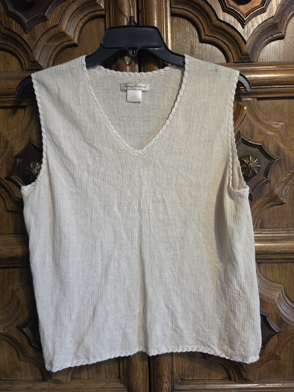 Tommy Bahama Cream Sleeveless V-Neck Knit Tank with Scalloped Trim